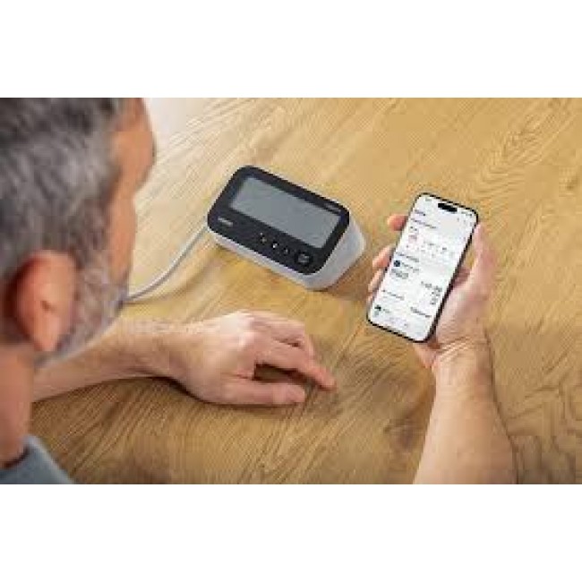 Omron M4 Connect AFib nadlaktni merilnik krvnega tlaka | vsezazdravje.si